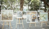 Trưng bày ảnh Bác Hồ tại phố đi bộ Hồ Gươm