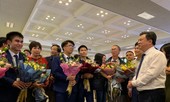 Gia đình, thầy cô xúc động đón đoàn Olympic Toán học 2019 trở về