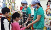 Sau sự cố nước khét lẹt, trường học dùng nước bình nấu ăn cho học sinh