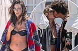 Alessandra Ambrosio diện áo tắm tình tứ bạn trai ở Cannes