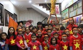 Gia đình gửi ruốc, giò lụa phòng lúc Quang Hải nhớ món ăn Việt