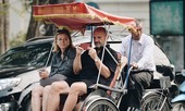 Xe ôm, xích lô ở Hà Nội phải đeo thẻ, có giấy phép đăng ký kinh doanh?