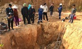 Nhiều tấn chất thải nghi nguy hại chôn trộm gần bãi rác Nam Sơn