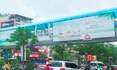 Hàng loạt biển quảng cáo tại cầu vượt Hà Nội hết phép