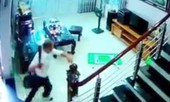 Kẻ lạ mặt lẻn vào nhà chém học sinh lớp 6 trọng thương