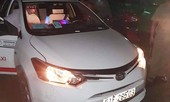 Khách cầm dao cứa cổ tài xế taxi để cướp giữa đường