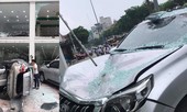 Nhân viên showroom lái ôtô lao từ tầng 2 xuống đất