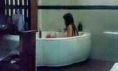 Đột kích cơ sở massage cho nhân viên tắm chung với khách