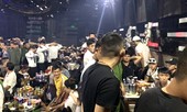 Phát hiện gần 200 người thác loạn trong quán bar lúc rạng sáng