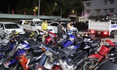 Giữ 200 xe máy 'đi bão' mừng bóng đá Việt Nam thắng Campuchia