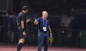 Thầy Park dính thẻ vàng sau ít phút bóng lăn