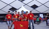 Cổ động viên ăn mừng bàn thắng hụt của Công Phượng