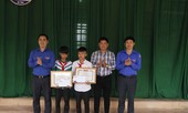 Tỉnh Đoàn Hà Tĩnh tặng bằng khen cho hai em học sinh cứu người