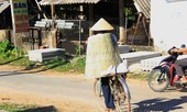 Người dân Nghệ An, Hà Tĩnh quay quắt dưới cái nắng như đổ lửa