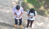 Cay mắt với bức ảnh cha đi dép tổ ong, tẩn mẩn đếm tiền cho con nhập học