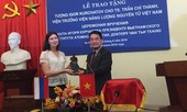 Nga trao tặng tượng Kurchatov cho nhà khoa học Việt Nam