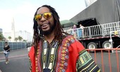 Rapper Mỹ bị giữ lại ở Tân Sơn Nhất vì đeo trang sức hơn 9 tỷ đồng