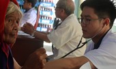 Bác sĩ cảnh báo các bệnh thường gặp về hô hấp ở người già khi giao mùa