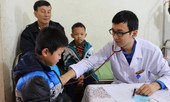 Tặng quà, khám chữa bệnh cho đồng bào miền núi Thanh Hoá