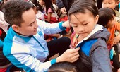 Khám bệnh, phát thuốc miễn phí và tặng quà vùng cao