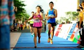 Những bước chân trần chinh phục đường chạy Tiền Phong Marathon