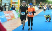 Nụ cười chiến thắng 'đẫm mồ hôi' trên đường chạy Tiền Phong Marathon