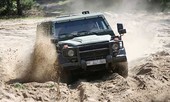 Đi tuần tra với xe siêu sang Mercedes G-class