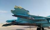 Tiêm kích bom Su-34 của Nga va chạm nát cánh vẫn hạ cánh an toàn