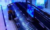 Kẻ chuyên ăn cắp vali tại sân bay bị bắt khi chuẩn bị đến Việt Nam