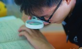 Đáng nể nam sinh học bằng kính lúp... trở thành thủ khoa