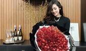 Á hậu Tú Anh khoe bó hồng to đẹp ông xã tặng Valentine