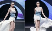 Hương Giang Idol khoe vòng một 'khủng' khi làm vedette sàn catwalk