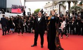 Trương Thị May mặc áo dài quyền lực, cùng đoàn làm phim Ấn Độ dự LHP Cannes