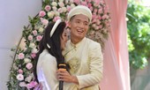 VIDEO: Bùi Tiến Dũng hát 'Nắm lấy tay anh' tặng vợ sắp cưới trong lễ ăn hỏi