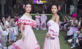H'Hen Niê và Lệ Hằng thân thiết như chị em, cùng làm vedette trên sàn catwalk