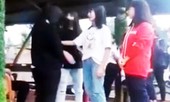 Học sinh lớp 8 bị 3 nữ sinh đánh tát dã man mà không ai can