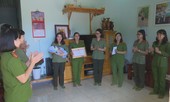 Cảm động nữ đại úy công an cứu và nuôi bé sơ sinh bị bỏ rơi ở hố rác