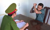 Thanh niên xăm trổ trèo vào trường chém bảo vệ trọng thương