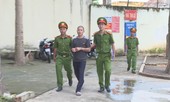 Người đàn bà bị kéo lê, ngã gãy tay khi giằng co với cướp