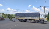 Tông vào xe tải, hai nam sinh thương vong