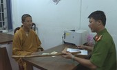 Khởi tố sư thầy vô cớ đánh vỡ nát gương, kính xe ô tô trên đường phố