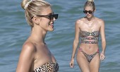 Thiên thần nội y Devon Windsor thả dáng hút hồn trên biển