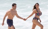 Mỹ nhân được coi là 'kỳ quan thứ 8' khoe đường cong 'bỏng mắt' với bikini