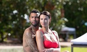 Siêu mẫu ngực 'khủng' mặc bikini, tình tứ bên cầu thủ Jermaine Pennant