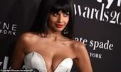 Jameela Jamil hở bạo, lộ gần trọn vòng 1 đi sự kiện gây choáng