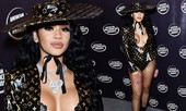Rapper Saweetie chuộng mốt hở bạo, luôn khiến người nhìn phải đỏ mặt