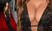 Kara Del Toro để ngực trần, mặc xuyên thấu 'bỏng mắt'