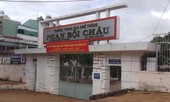 Nữ thí sinh khóc nức nở vì bị phát hiện mang điện thoại vào phòng thi