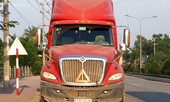 Va chạm với xe container, gia đình 4 người thương vong