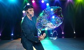 Fan Yang đưa Huyền thoại bong bóng ra công viên